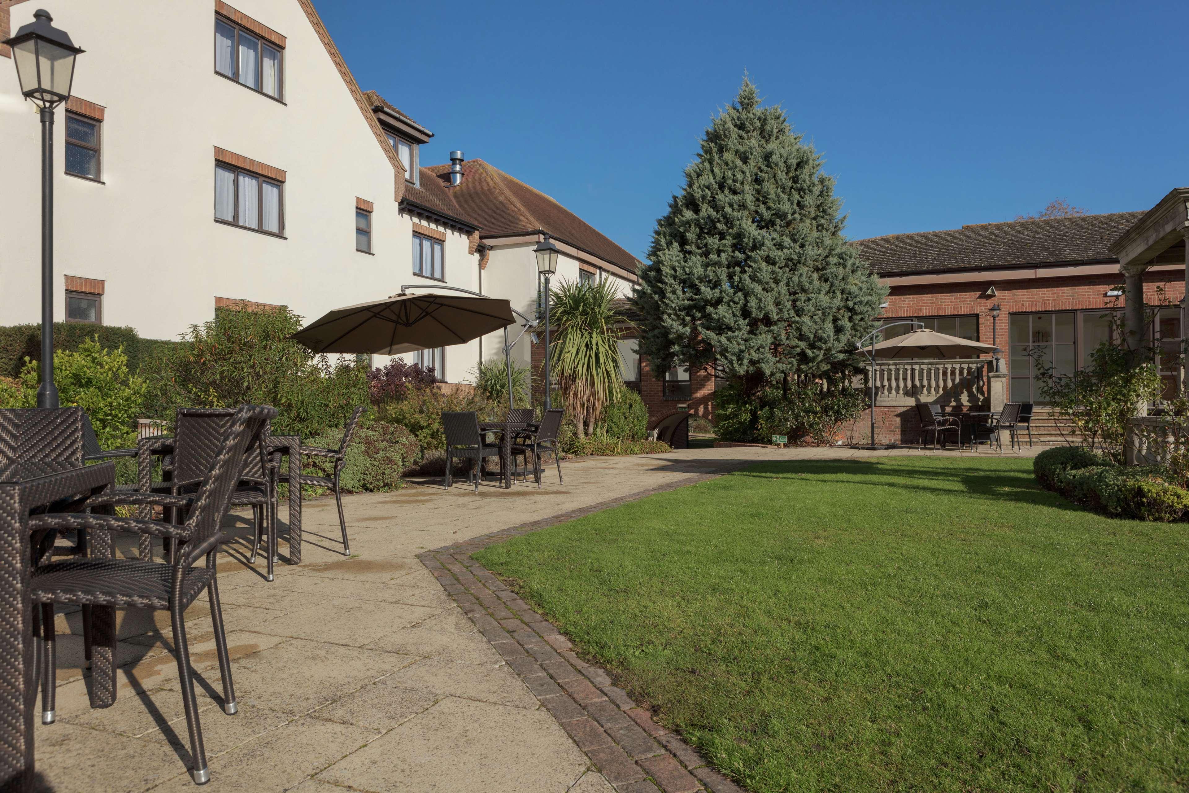 Doubletree By Hilton Oxford Belfry Hotel Thame Exterior foto